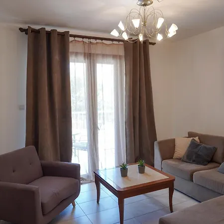 Apartament Spacious Near The Mall