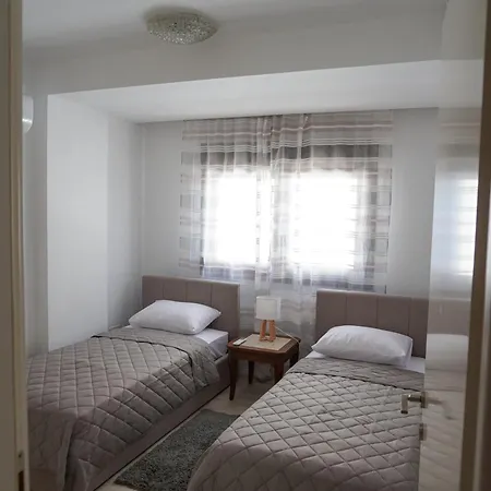 Spacious Near The Mall *