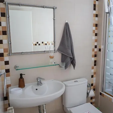 Spacious Near The Mall *