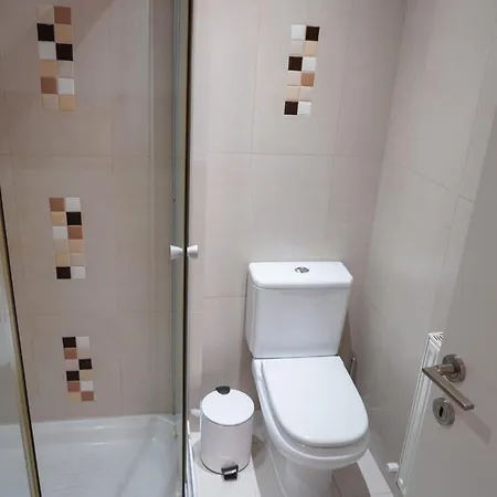 Spacious Near The Mall Apartament
