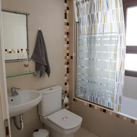 Spacious Near The Mall Apartament Paphos