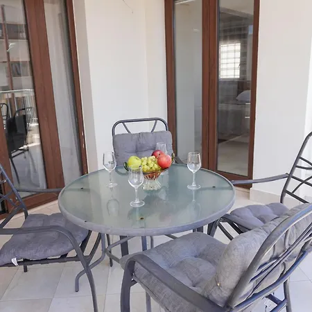 Spacious Near The Mall Paphos